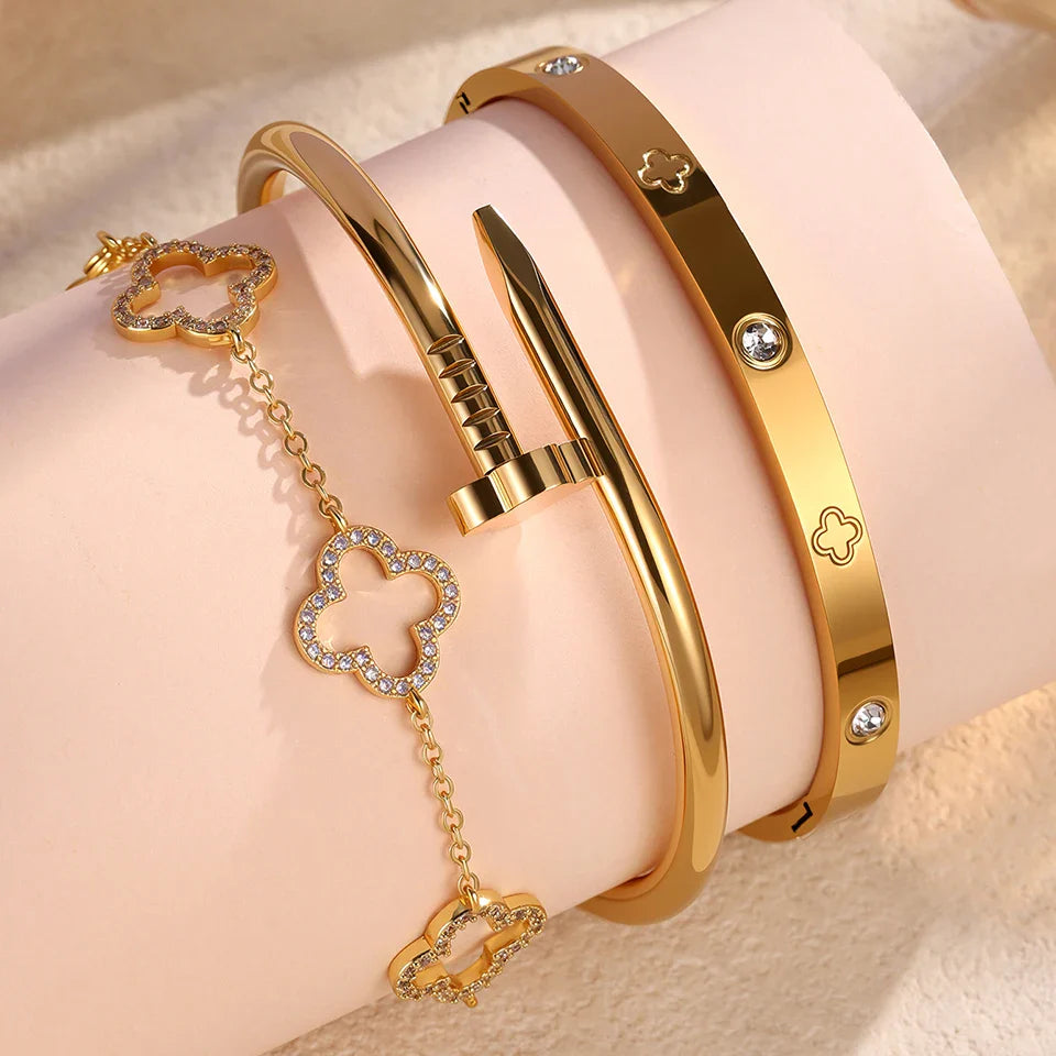 Elegant Flower Charm Bracelet